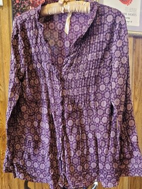 Izod Purple Floral Pintuck Blouse